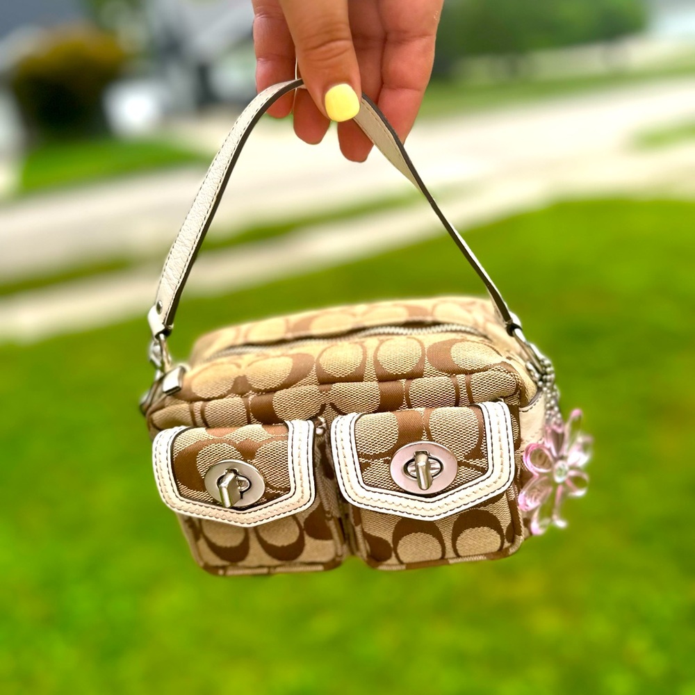 FOR SALE 🤎🤍RARE HTF Y2K COACH MINI LEGACY🤍🤎